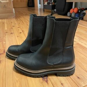 Steve Madden Chelsea Boots *like new*